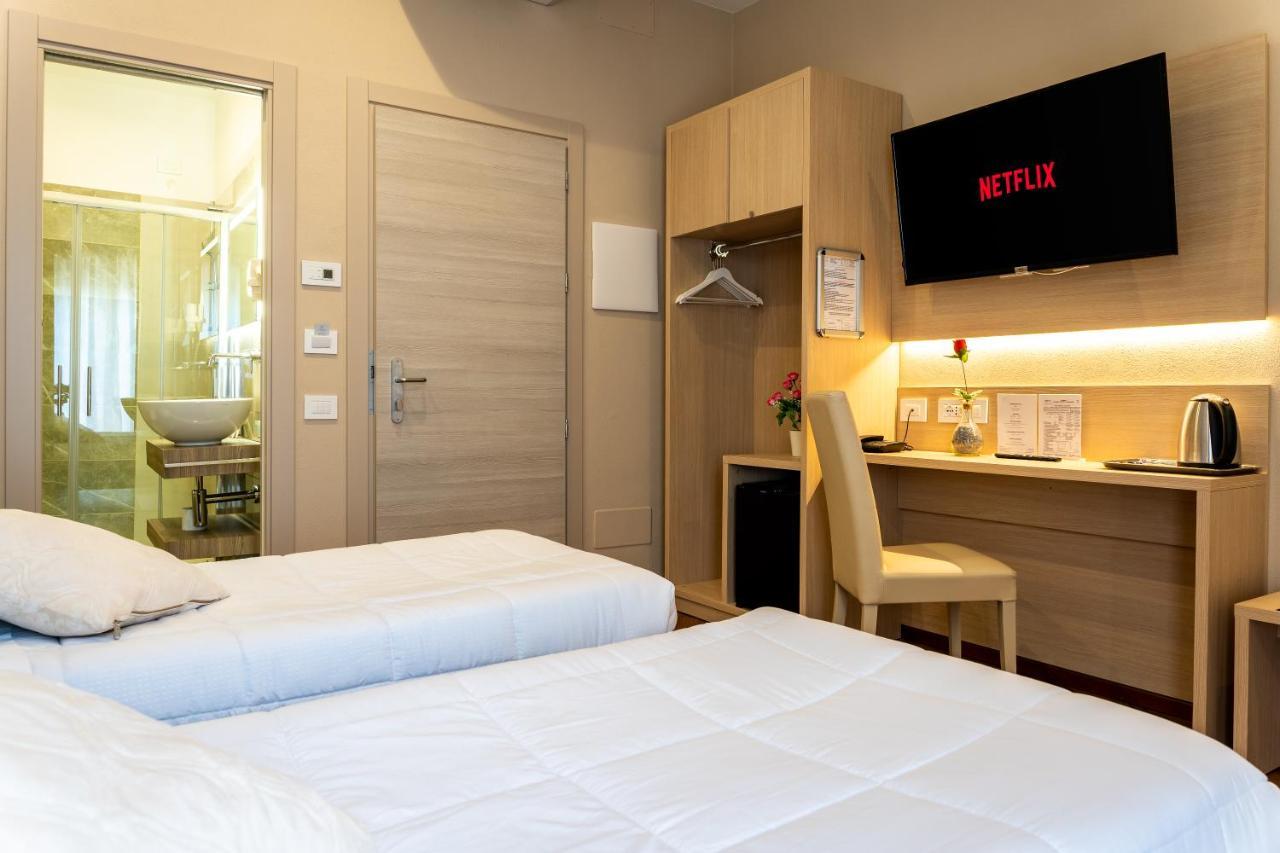 Hotel Victoria Cuneo Esterno foto