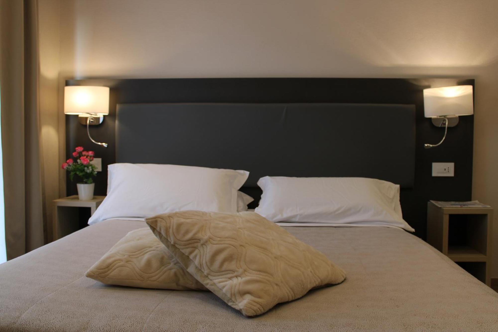 Hotel Victoria Cuneo Esterno foto