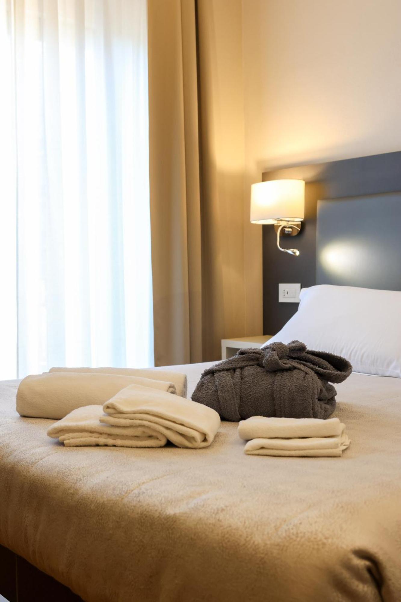 Hotel Victoria Cuneo Esterno foto